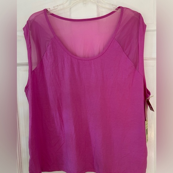 NEW SLEEVELESS TOP - Picture 2 of 6